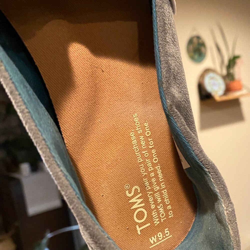 Gray suede Toms - Womens US size 9.5 - Picture 5 of 9